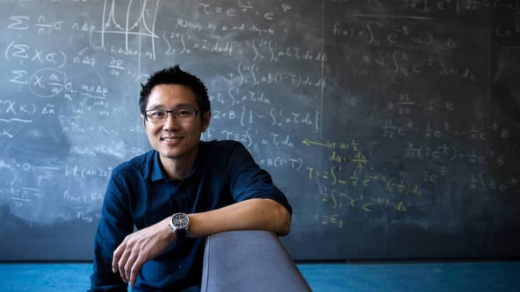 Ausserirdische Berechnungen: Der Astronom Kevin Heng berechnet von seinem Büro an der Universität Bern aus ferne Planeten.