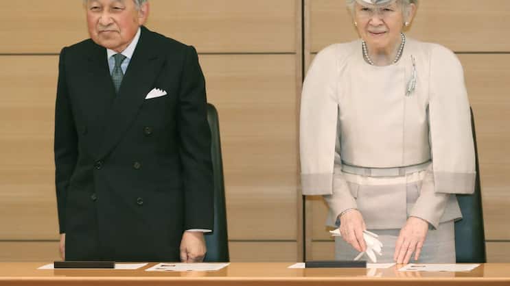 Kaiser Akihito und Kaiserin Michiko: Erstmals seit 200 Jahren dankt ein Kaiser ab und macht den Thron für seinen Sohn frei.