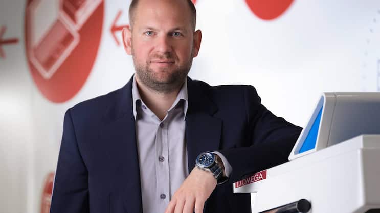 Alain Zobrist ist seit 2014 CEO von Swiss Timing, dem Marktführer in Sachen Performance-Messung im Sport. Omega, an den Olympischen Spielen in Tokio offizieller Timekeeper, erfüllt diese Schlüsselrolle mit Know-how, Personal und Equipment von Swiss Timing.