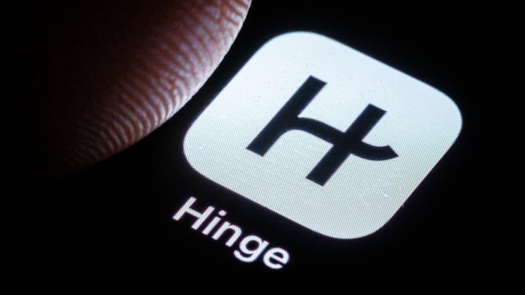 Die Dating-App von Hinge wird auf einem Smartphone angezeigt (Symbolbild).