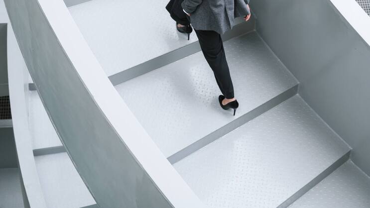 FRAUEN IN TOP-JOBS: Nachhaltige Geldanlage ist eine attraktive Karriereleiter für Frauen in der Finanzwelt.