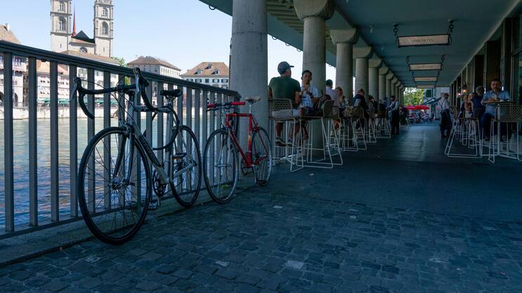 ZÜRICH: PLATZ 1 Seriensieger Zürich belegt zum elften Mal in Folge den Spitzenplatz. Nirgends ist die Lebensqualität höher.