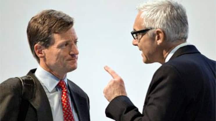 CEO Brady Dougan (l.) verteidigt das Investment Banking und weiss Aktionäre hinter sich. Schwierig für Präsident Urs Rohner.