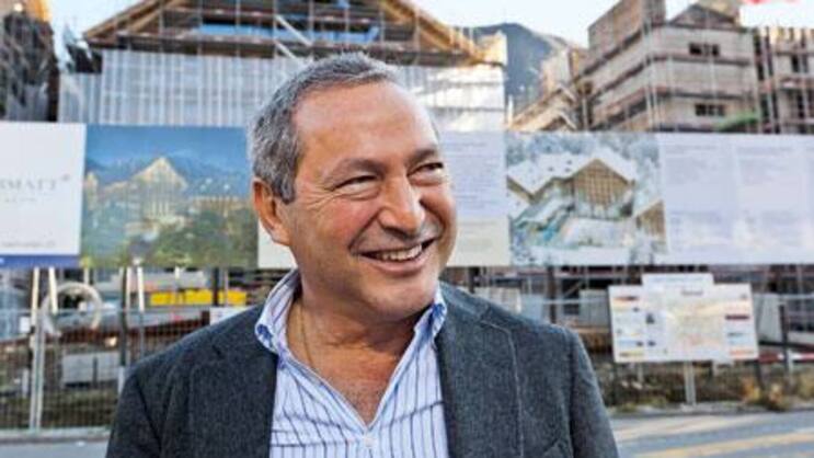 Strahlt trotz Problemen im Heimmarkt Ägypten: Orascom-Präsident Samih Sawiris vor dem künftigen Luxushotel Chedi in Andermatt.