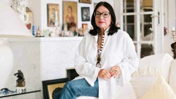 «Zu lange hat sich in Griechenland vieles im Dunkeln abgespielt»: Nana Mouskouri im Salon ihres Hauses in Cologny GE.