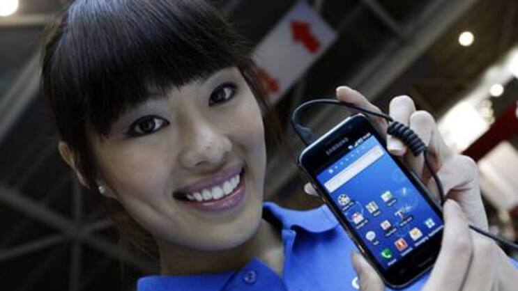 Verkaufsschlager - und Konkurrent Apple ein Dorn im Auge: Das «Galaxy» von Samsung. (Bild: Keystone)