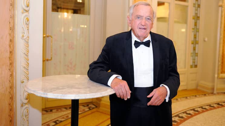 Der Berner Hansjörg Wyss formte einen Weltmarkt-Player und gibt jetzt sein Vermögen an die Gesellschaft zurück. Auszeichnungen gab es viele: Hier ein Bild von der Preisverleihung 2017 als «Master Entrepreneur» der Wirtschaftsberatung EY.