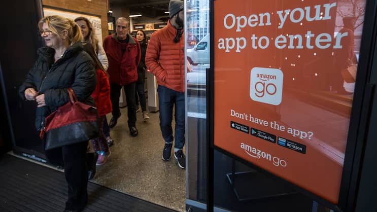 Keine Kassen: Kunden verlassen den Amazon Go Store in Seattle.
