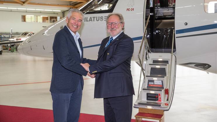 Neues Fluggerät: Peter Brabeck bekommt seinen PC-24 von Oscar Schwenk