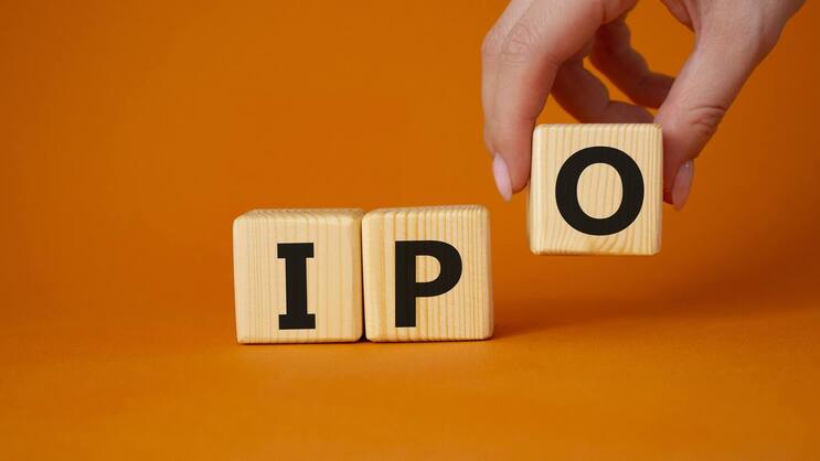 Der Börsengang (englisch initial public offering, IPO) ist der Prozess während der Zulassung von Aktien an einer Wertpapierbörse bis zur Aufnahme der Kursfeststellung im regulierten Markt.