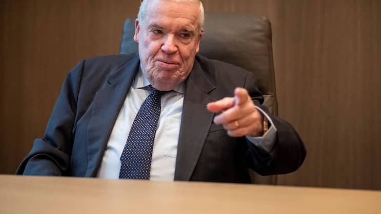 Der Hamburger Hafenbetreiber HHLA soll mit einem Teilverkauf an die Schweizer Reederei MSC unter Patron Gianluigi Aponte neue Wege gehen. Für die grösste Reederei vor Ort, Hapag-Lloyd, an der Logistikunternehmer Klaus-Michael Kühne (im Bild) 30 Prozent hält, ein Affront.