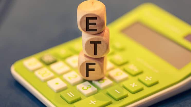 Ein ETF ist ein Investmentfonds, der an einer Börse gehandelt wird.