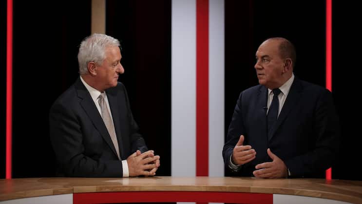 Erster TV-Auftritt seit Corona: Novartis-VR-Präsident Jörg Reinhardt (l.) und sein UBS-Pendant Axel Weber beim BILANZ Business Talk.