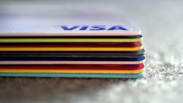 Kreditkarten: Welche Bank und welche Kreditkarte ist bei Ihnen top? Machen Sie jetzt mit bei der Umfrage!