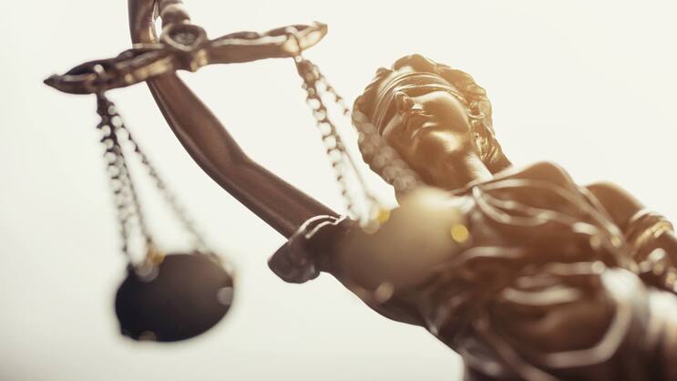 Justitia: BILANZ die besten Anwälte der Schweiz ermittelt.