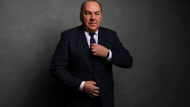 Ex-UBS-Präsident Axel Weber übergibt ein Amt an Ana BotÍn (Santander) – und übernimmt dafür zwei Posten vom Ex-EZB-Banker Otmar Issing.