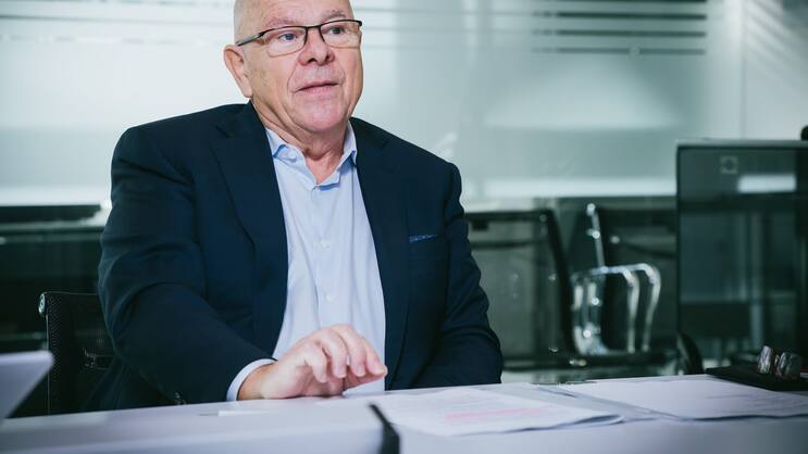 Beat Hess bleibt noch ein Jahr länger VR-Präsident bei Holcim