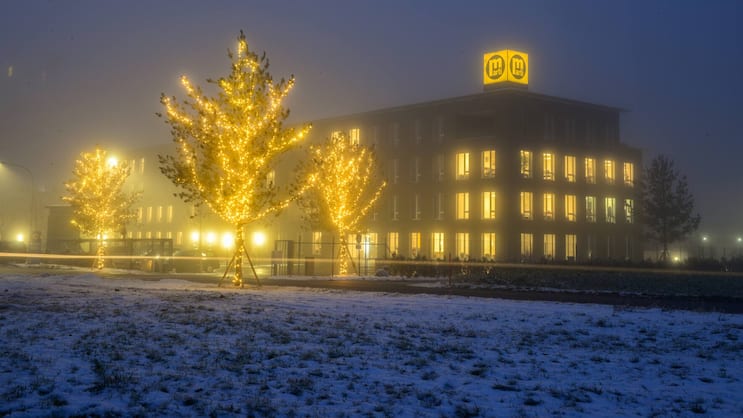 Die Baugruppe, die mit rund 7000 Mitarbeitenden geschätzte 1,7 Milliarden Franken umsetzt, wird von Moosseedorf bei Bern aus geführt.