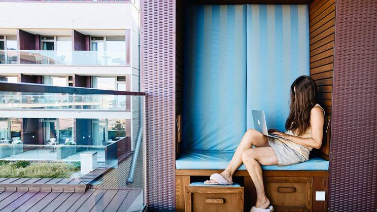 Arbeiten in einer Ferienanlage wünschen sich immer mehr Angestellte. Entsprechend rüsten Hotels und Unterkünfte auf.