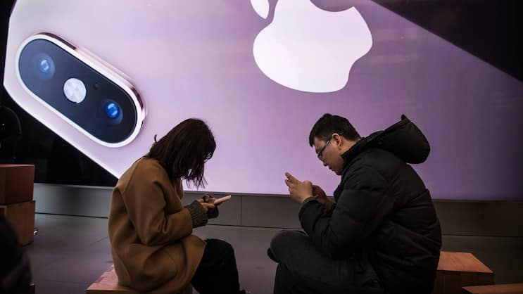 Ein Kult, bei dem der Zahlungsvorgang fast verschwindet: Apple-Fans in Apple-Shop.