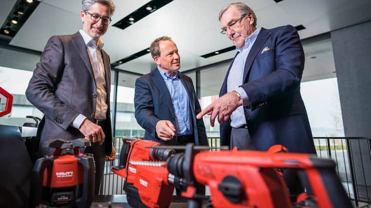 Der neue CEO Jahangir Doongaji, der aktuelle CEO und designierte VR-Präsident Christoph Loos, der abtretende VR-Präsident Heinrich Fischer (von links): Die Nachfolgelösung wurde sechs Jahre geplant.