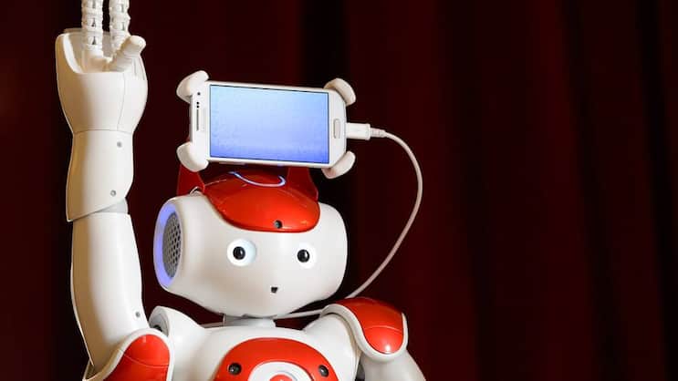 Neue Ausbildung: Künfitg muss es Menschen geben, die die Roboter erziehen und überwachen.