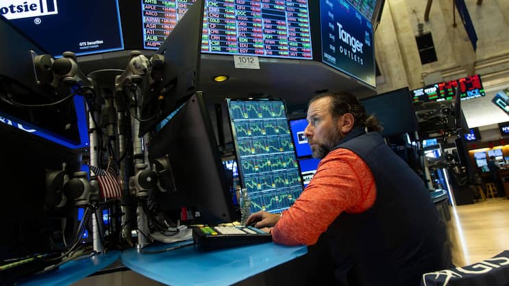 Ein Trader an der Börse NYSE in New York, USA (2024).