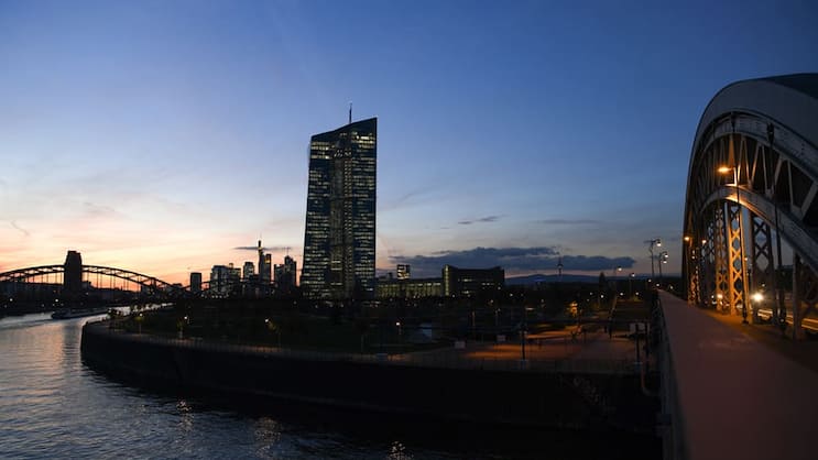 EZB: Das Ende der Anleihekäufe kündigt die Zentralbank während einer auswärtigen Sitzung in Riga an.