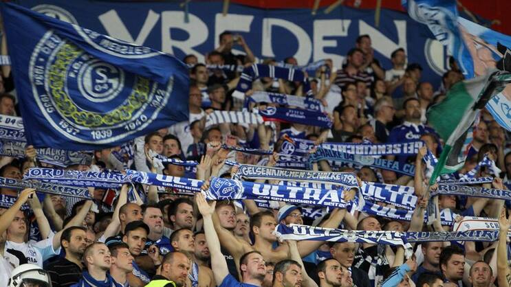 Fussball-Fans: Die Papiere der Clubs bieten rund 5 bis 6 Prozent. Keystone