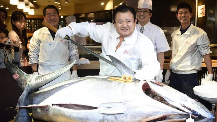 Der japanische Restaurantbesitzer Kiyoshi Kimura hat einen wertvollen Thunfisch ersteigert.Keystone