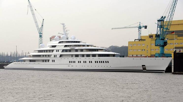 Mit 180 Metern die längste Yacht der Welt: Die «Azzam» des Emirs von Abu Dhabi. Keystone