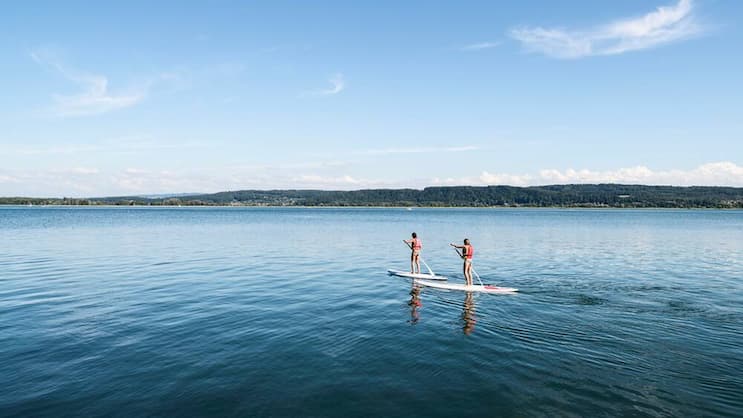 Stand Up Paddling: Die Sportart verbreitet sich auf den Schweizer Seen. Keystone