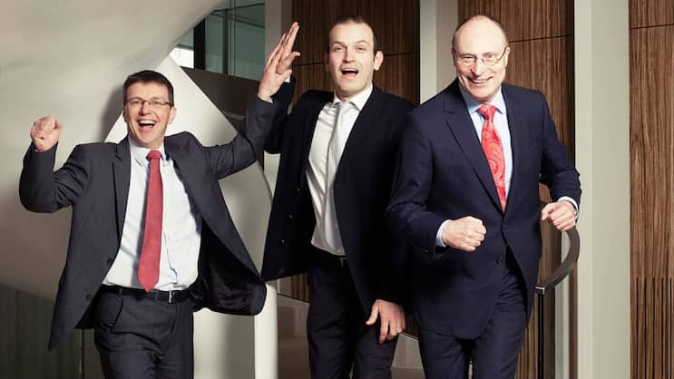 Manfred Schlumberger (r.), Geschäftsführer von BHF Trust verwaltet mit Portfoliomanager Peter Rieth (l.) das Siegerdepot.