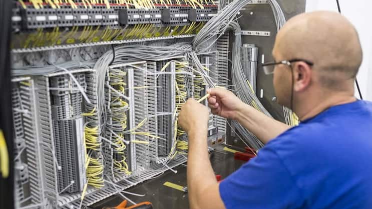 Industrie: Vor allem Fertigungsjob entstehen im Ausland.  Keystone