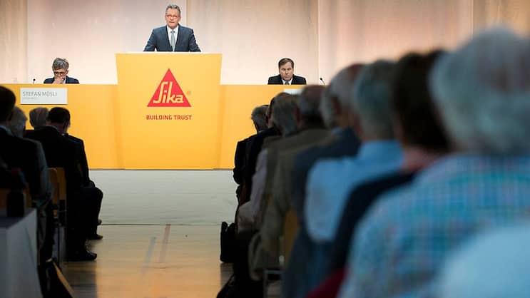 Sika-GV: Firmenerben ausgepfiffen - auf dem Bildschirm VR Paul Hälg.Keystone