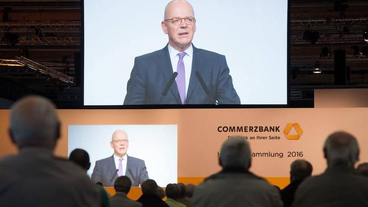 Zieht es nach Zürich: Martin Blessing wechselt zur UBS. Keystone