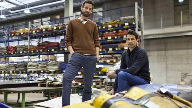 Daniel und Markus Freitag: Die Gründer des Taschenlabels bieten jetzt Kleidung an.   Keystone