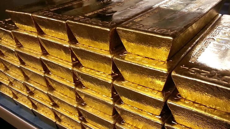 Steigt zweistellig: Die internationalen Börsen brechen ein, der Goldpreis profitiert.Keystone