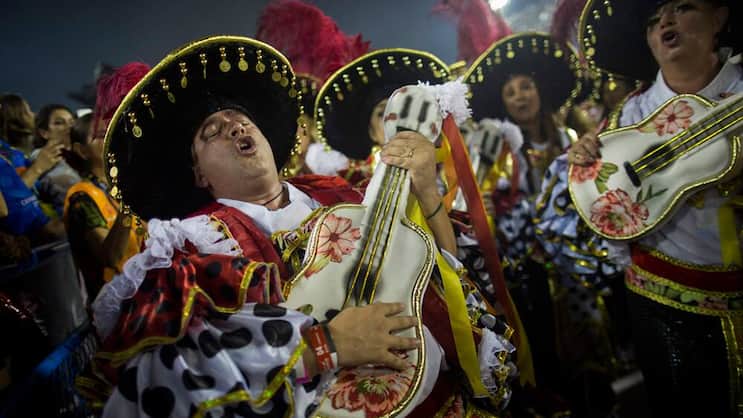 Samba-Musiker in Rio: Lateinamerikanische Indizes sind deutlich im Plus. Keystone