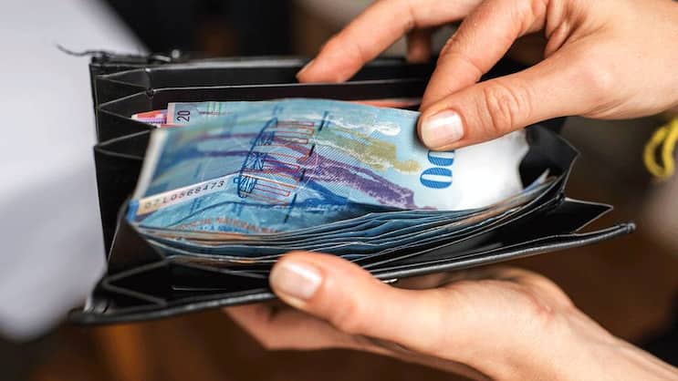 Bargeld: Der Betrag der pro Person im Umlauf ist, ist in der Schweiz am höchsten.Keystone