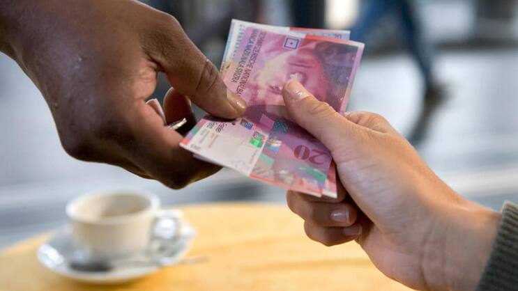 Bargeld: Geldersatzstoffe buhlen um die Gunst der Konsumenten. Keystone