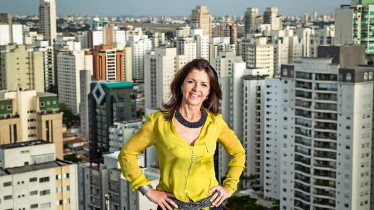 Moema Wertheimer vor der Skyline der Millionenstadt Sao Paulo. Fernando Cavalcanti