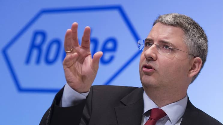 Roche-Konzernchef Severin Schwan sieht ein Milliardenpotenzial bei dem Intermunes Medikament.Keystone