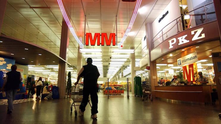 Mehr Frühpensionierungen beim Migros Kader sorgen für Know-how-Verlust. bloomberg