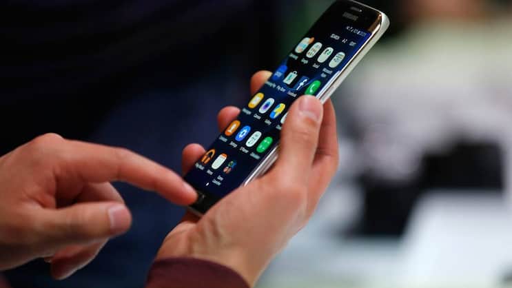 Im Crash Test: Das Samsung Galaxy S7 Edge. Keystone