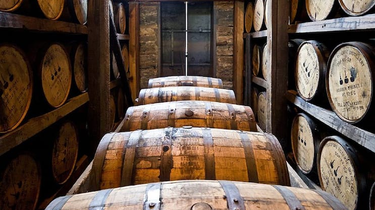 Whisky-Fässer: 90 Prozent der schottischen Produktion geht ins Ausland. Pixbay