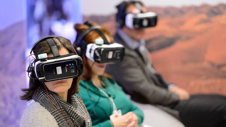 Virtual Reality: Beim Filmeschauen mit der Hightech-Brille darf der Blick auch mal abschweifen. Keystone