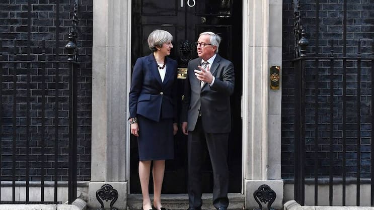 Theresa May und Jean-Claude Juncker: Droht ein Rosenkrieg?Keystone