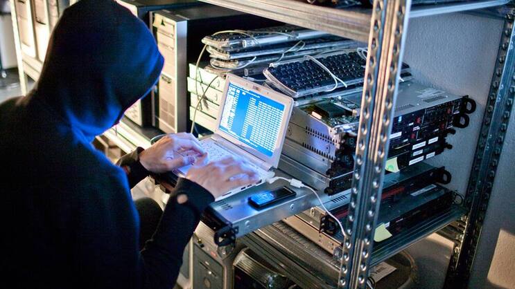 Bei einem DDoS-Angriff haben Kriminelle Internetgeräte unter ihrer Kontrolle. Keystone