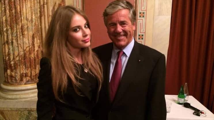 Postete das Bild nach dem Interview: Xenia Tchoumitcheva mit Ackermann.Facebook